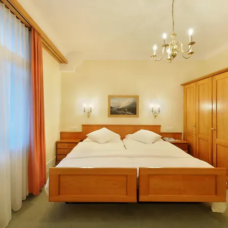 فندق Waldhaus 5*